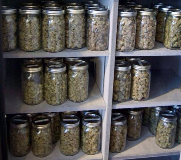 TheHighOnes's tweet photo. Jars of Mary http://t.co/4Zus8dUKYj