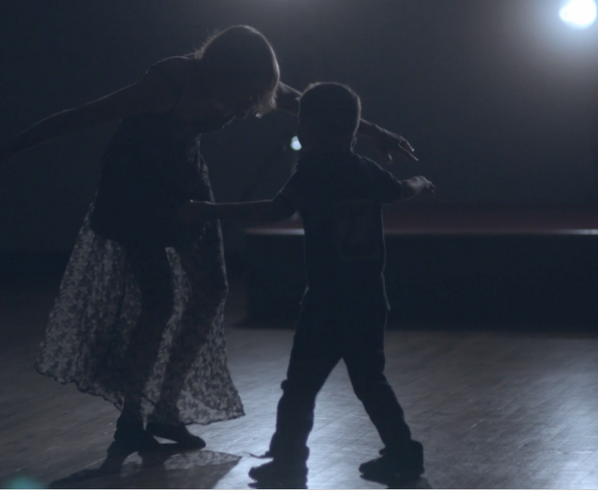 The empty vessel makes the loudest sound. Brilliant. nowness.com/day/2014/4/10/… #comefollowalice #jamiexx #sleepsound