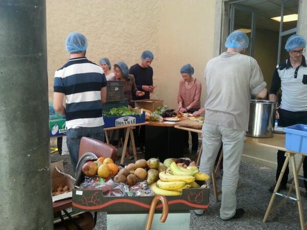 A <a href="/CoworkingNancy/">La Poudrière - Coworking à Nancy</a> ça répète pour la 1ère #DiscoSoupe de #Nancy #StopAuGaspi le 3 Mai #Ruchequiditoui <a href="/Partagetonfrigo/">Partage Ton Frigo</a>