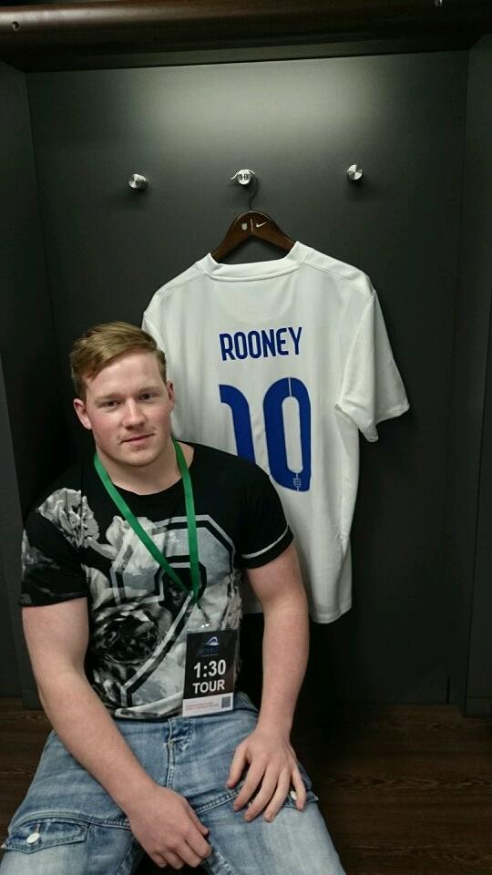Josh_Collins92's tweet photo. @WayneRooney only English player who deserves this no.10 shirt! Apart from me ;) #Englandchangingrooms #Wembley http://t.co/oQVSe7pjCJ