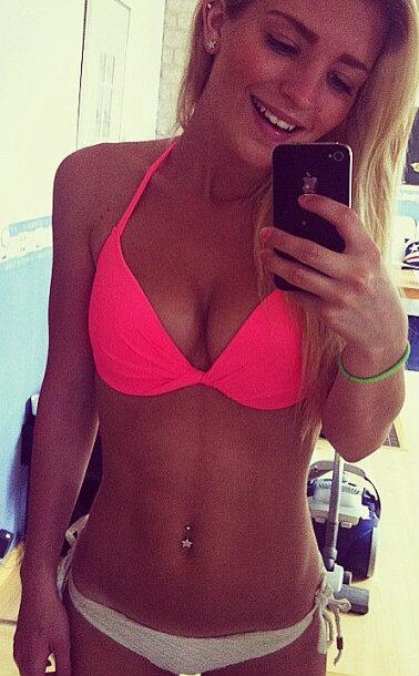 TheRealCaptO's tweet photo. Enjoy this hottie.  #BonusBabe http://t.co/TAaYVmBQEQ