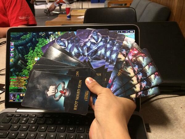 SoFloAntonio's tweet photo. Retweet and follow if you want one of the remaining skins!!!! http://t.co/oUhP8eazSg