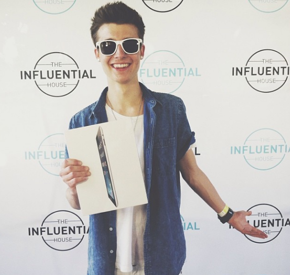 WeeklyChrisSp's tweet image. Christian subió esta foto a su twitter e instagram ayer día 13