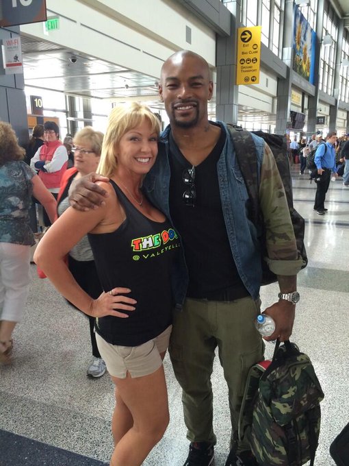 Meeting people while in the airport. Ralph Lauren model (and sexy mofo) Tyson Beckford. http://t.co/<a href="/tag/diehardbucsfan"class="tags"><span>#diehardbucsfan</span></a>
