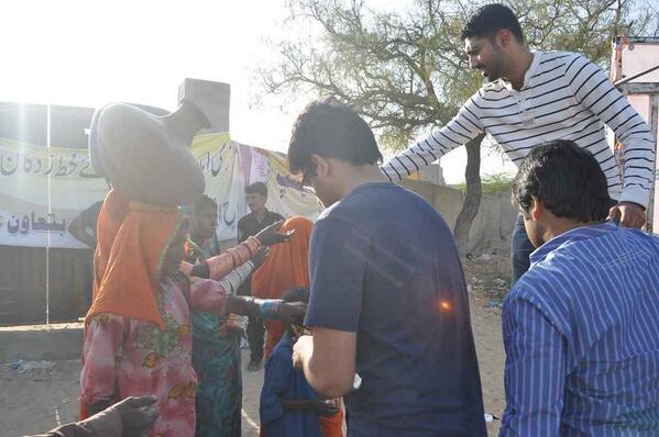 TRForg's tweet image. TRF Founder @Mobisher distributing milk packets at drought affected Thar in Sindh, #Pakistan