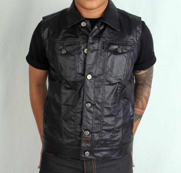nih dia jacket vest coating yang akan tersedia di store <a href="/awestore_/">AWE Store Bali</a> <a href="/rooksstore/">ROOKS STORE</a> .. limited guys!