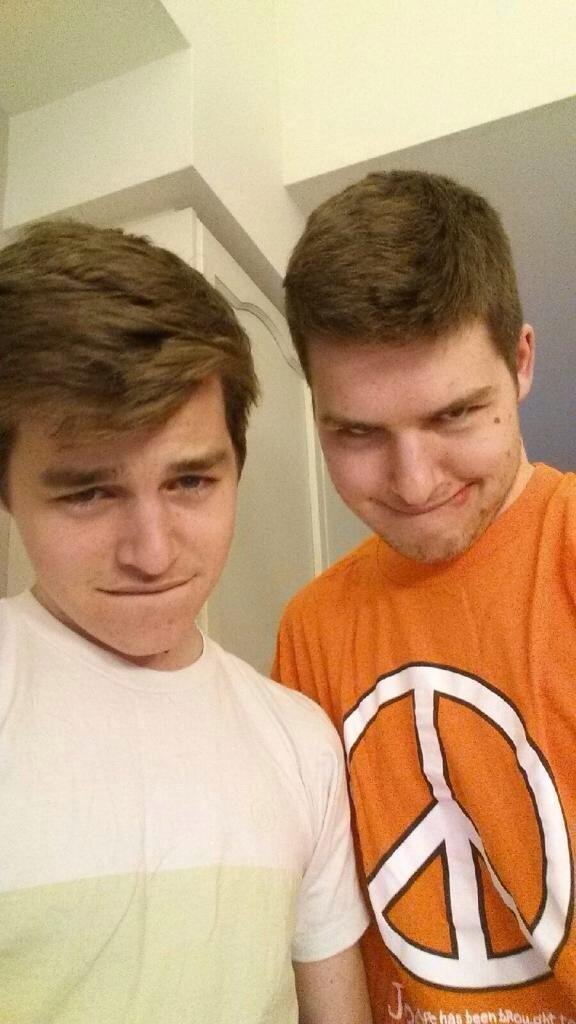 drskullmd's tweet photo. "Emma, your brothers changed my phone background and I don't know how to change it back" http://t.co/eBMffdUXur