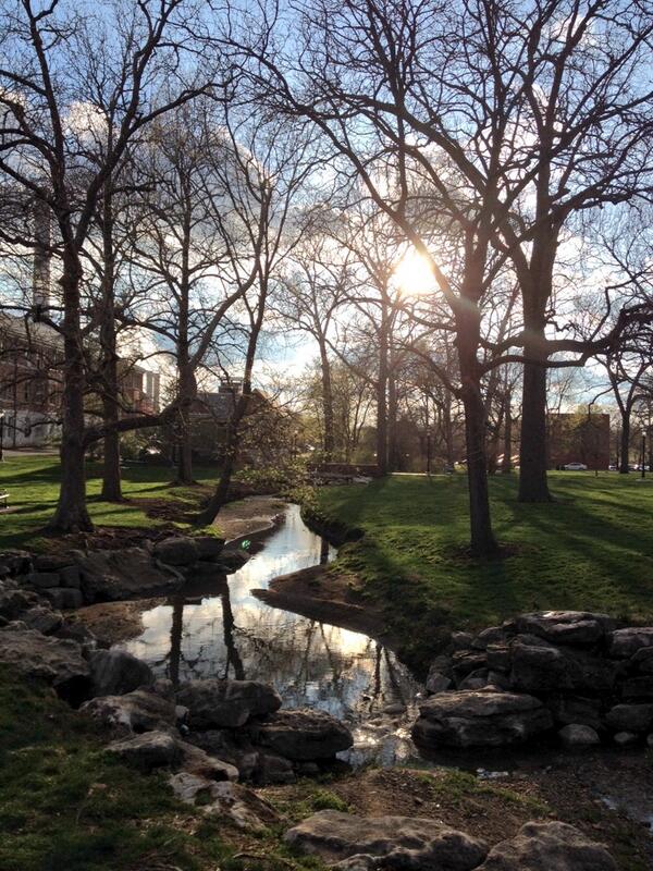 jtechcomo's tweet image. It may have been snowing earlier, but Peace Park is still looking beautiful!
