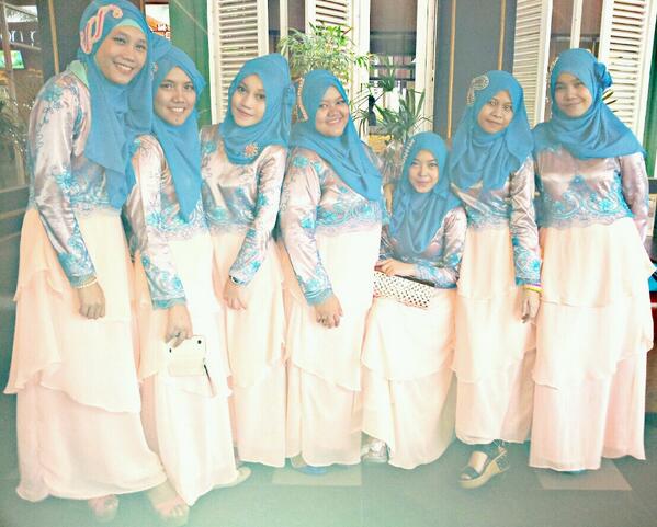 queellaila's tweet photo. semoga Allah selalu mempersatukan kita dalam ikatan keluarga #SahabatSatuDasawarsa http://t.co/kB1xaCS2vT