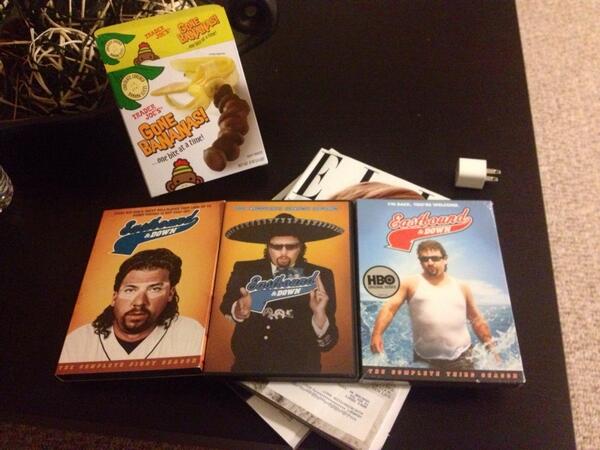 AmberVShonts's tweet photo. Tonight's line up #kennypowers #youref***ingout http://t.co/6tYaswthN0
