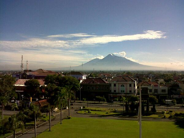 Jogja24Jam's tweet photo. #pictYk merapi pagi ini http://t.co/XROOMPHlIa via @basyar