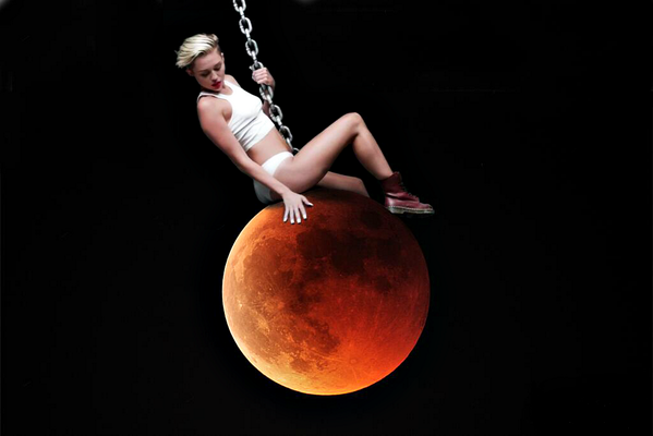 I came in like a blood moon! Haha.. .<a href="/MileyCyrus/">Miley Cyrus</a> <a href="/gypsyhearttour/">Endless Summer Vacation ✨</a>  @MileyOfficial <a href="/MileyCyrusBz/">Miley Official</a> #BloodMoonEclipse