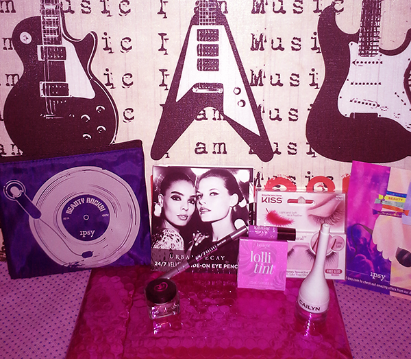 ODOCLY's tweet photo. @ipsy I am in love with my first glam bag. http://t.co/I7R0msk40g