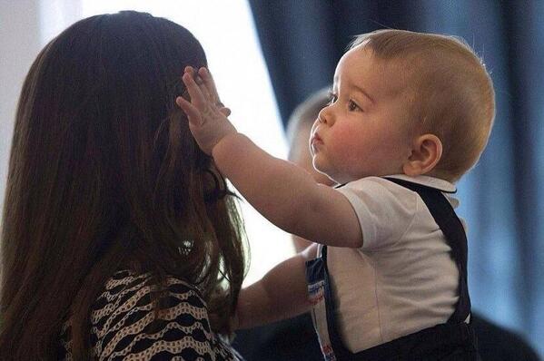 Sid_xing's tweet photo. William and Kate's trip to Australia seems to be a "baby diplomacy", caught the media's attention all over the world. http://t.co/6bIPKiowHO