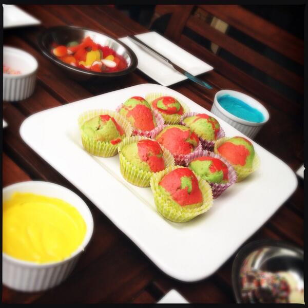 BaiSurfer's tweet image. @janeymuskateer @tmc071 Cupcake Station #kitchensuccess #thinkart