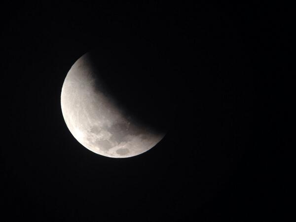 SciEdSpence's tweet image. It&apos;s so eclipsed it is almost a crescent! #difinitiveprooftheearthisround #AprilEclipse #Eclipse2014 #partialeclipse