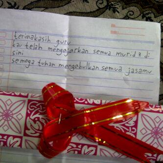 1000_guru's tweet photo. Nangis baca surat dari murid ini ---> http://t.co/yzAbQrjmST