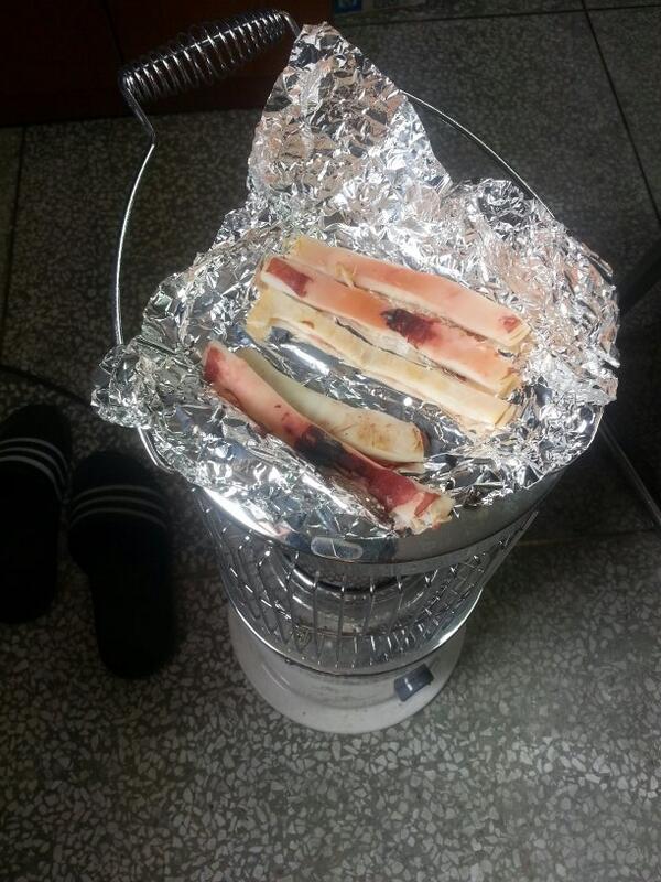 cksbene's tweet photo. 난로 오징어라고 들어봤슴둥?
@sjks1225 @moonv01 @rudgns43211 @leekch0703 http://t.co/8fPc2VxYA4
