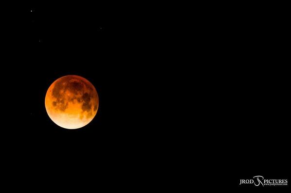 jassonrodz's tweet image. Eclipse lunar. #eclipse #Eclipse2014 #LunarEclipse #PuertoRico #Nikon #jrodpictures