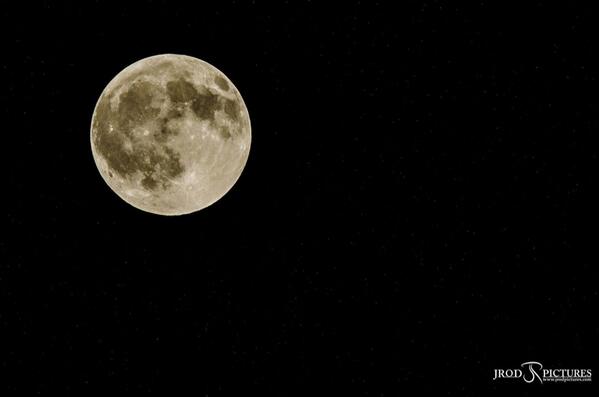 jassonrodz's tweet image. Eclipse lunar. #eclipse #Eclipse2014 #LunarEclipse #PuertoRico #Nikon #jrodpictures