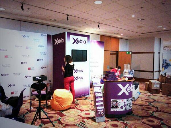PubSapientEng's tweet image. Notre stand #DevoxxFR2014 commence à prendre forme !