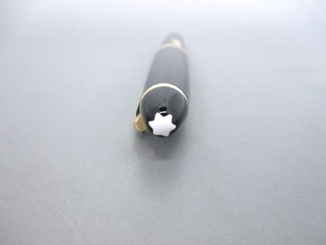 Uzivatel Brandear ブランディア Na Twitteru フランス語 で モン は山 ブラン は白という意味で モンブランはそのまま 白い山 という意味です マイスターシュテュックの蓋についている星型のマーク ホワイトスター は モンブランの頂きを覆う雪を