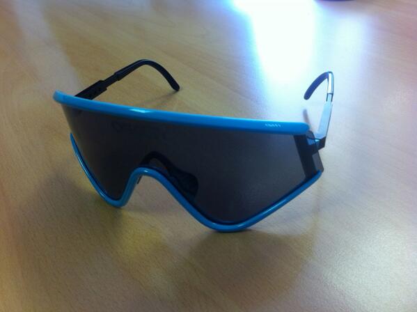 220Triathlon's tweet image. 30year anniversary replicas of @oakley Eyeshades just arrived – looked great on @GregLemond but would you wear them?