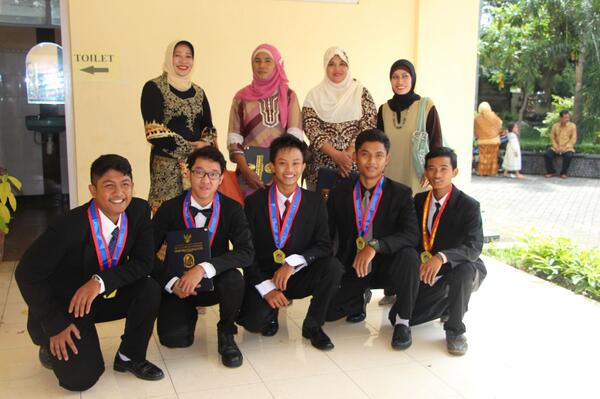 perpisahan band <a href="/korekjres_sby/">Korek Jres Surabaya</a>