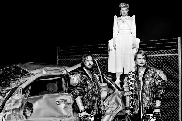 DEFallesistgut's tweet photo. .@royksopp &amp; @robynkonichiwa announce mini album Do It Again, share snippet of 'Monument' http://t.co/gKvc8bZ6cT http://t.co/k799odrKjI