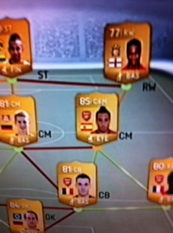 Waggerzzzz's tweet photo. Giveaway Santi Cazorla 
1) Follow Me
2) RT
3) S/O help 
Winner at 30+ RT's http://t.co/29NCxC6pM0