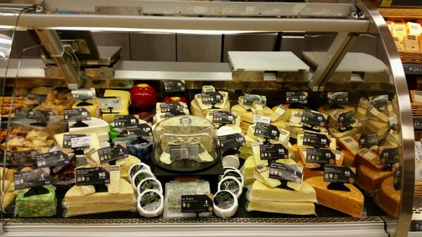 Another great cheese display, well done sue and the deli team <a href="/TescoWeston/">Tesco Weston-super-M</a> <a href="/lorrydavison/">Lorraine Davison</a>