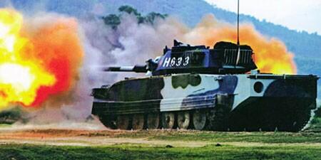 人民解放軍 画像bot On Twitter 63 A式 水陸両用戦車 63式水陸両用戦車 の改良型 105mm砲への換装や浮力タンク追加などの改修により 性能が大幅に向上している 海軍陸戦隊と陸軍水陸両用部隊で併せて300両程が運用されていると言われている Https T Co Diizt2ynr9