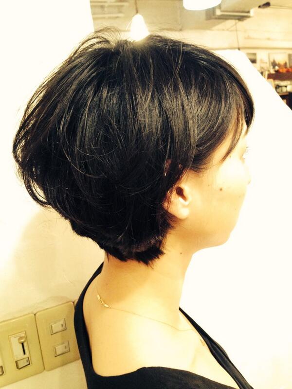 大橋由起子 Yukiko Ohashi 思いがけず 滝川クリステルさんみたいな髪型になりました なので 斜めに向いてみました ああ 似合わないとか言わないで Http T Co I4sihapwfz