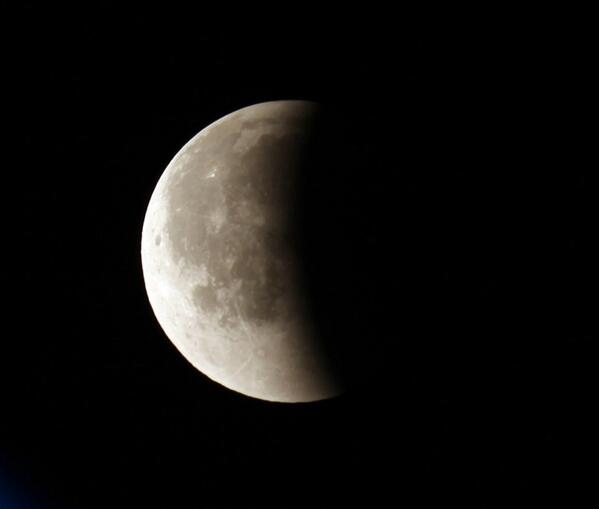 mdesisti's tweet image. A few more of my #Eclipse photos from Milwaukee, WI. #moon #Eclipse2014