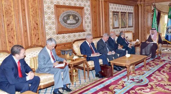 الأمير سلمان يتسلم رسالة لخادم الحرمين الشريفين من الرئيس الجزائري وقام بتسليم الرسالة معالي وزير الشؤون الخارجية.