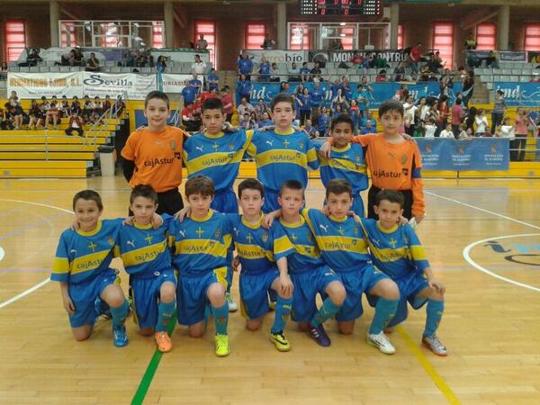 asturfutbol's tweet photo. ¡¡FINAL!!
CAMPEONES DE ESPAÑA BENJAMÍN
ASTURIAS - C. LA MANCHA (8-5)
SE LOGRÓ LA REMONTADA
¡¡¡ENORMES CHAVALES!!! http://t.co/F1to0SC5pA
