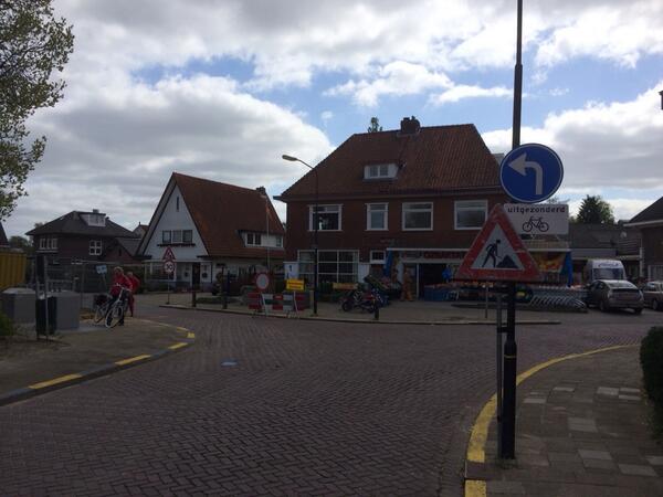 cloudlabel's tweet photo. Top verkeersmanagement bij de aanleg #orderbeek #handig http://t.co/Rwxn5bUX6b