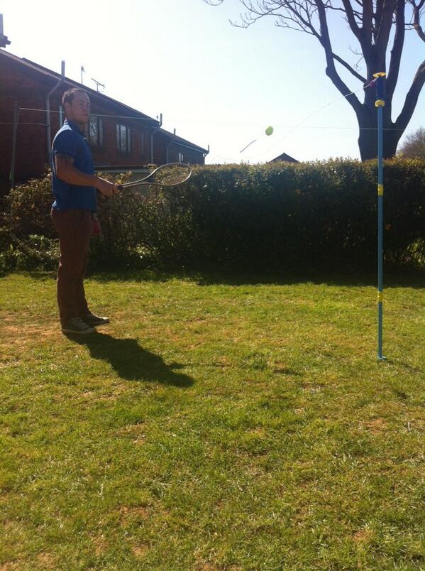 AimeeRalls's tweet photo. Playing swing ball!🎾 http://t.co/4zijbY0i7c