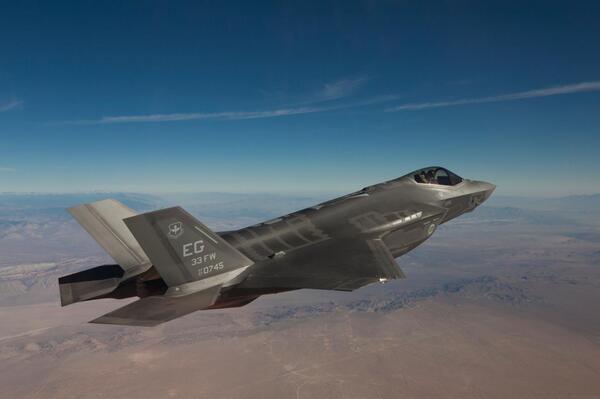thef35's tweet image. Learn how the conventional takeoff &amp;amp; landing F-35A helps the @usairforce dominate the skies: 1.usa.gov/1p6KOA1