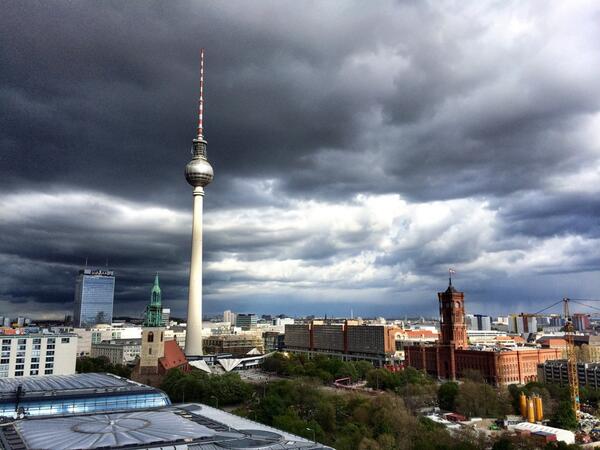 berlinka_lg's tweet photo. #Sky above #Berlin now☔️☀️ #viewabove #Fernsehturm #RotesRathaus #DoYouKnowBerlin #Берлин @I_love_Berlin @visitberlin http://t.co/hK9ulcUCGk