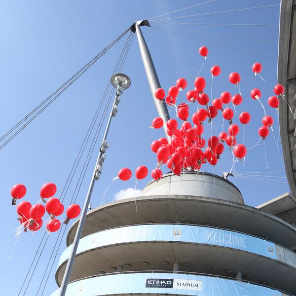 ManCity's tweet image. #MCFC fans met at the Etihad at 15:07 to release 96 balloons bearing names of victims of the Hillsborough disaster.
