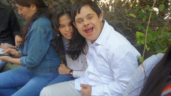 Becas Corazones Blancos "padrinos" <a href="/Invedin/">INVEDIN</a> invedin.org/corazones-blan…  L