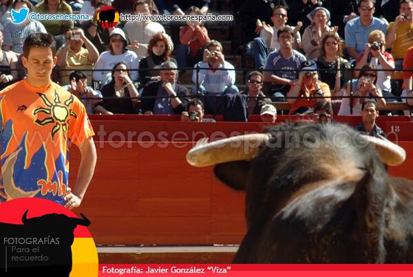 torosenespana's tweet photo. Silencio en la plaza, turno para César (2006) #FotografíasParaElRecuerdo @torosenespana http://t.co/Fk5wG1ve99 http://t.co/VFK7Pfa9ps