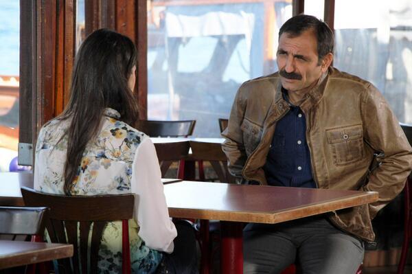 Kacakdizi's tweet photo. Kaçak, yeni bölümüyle şimdi atv'de! #kaçak http://t.co/7cs4fY4IbD