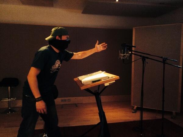 ozanuenal's tweet photo. Method Acting für den guten Ton. Spaß bei der Arbeit! :) http://t.co/mC0wgzU3wK