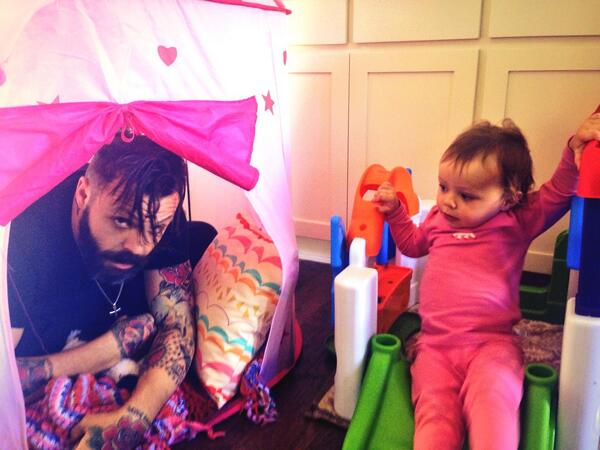 SaydeBelle's tweet photo. My daddy is home!! @Justin_5591 http://t.co/kyS726BGTI