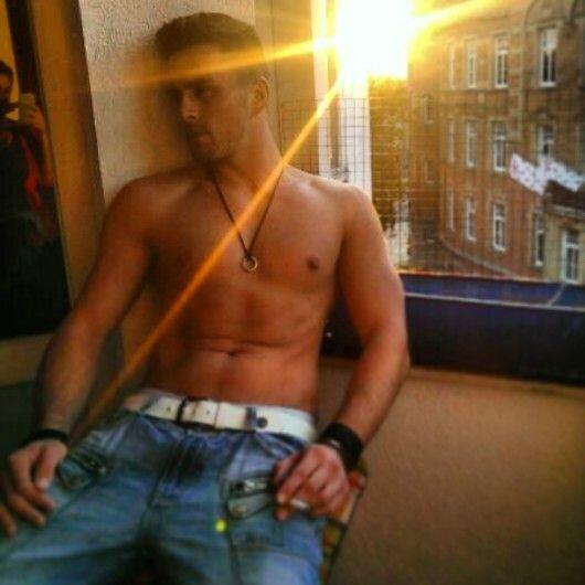 ExposedGuys's tweet photo. Sunny boy http://t.co/iBtjKmDVlK