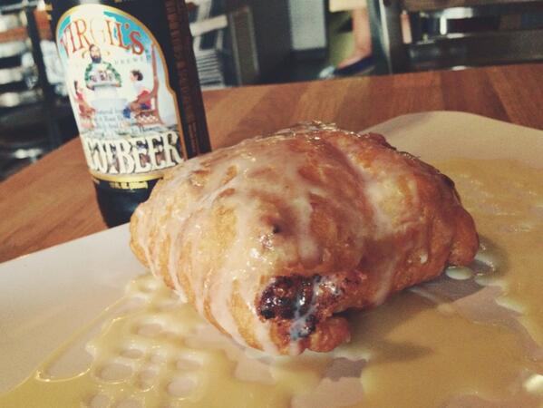 GabrielGPhotos's tweet photo. Had a craving for something sweet @pinchofactory Chunky Monkey Banana Bread 👌 http://t.co/sbXwMHjkUK