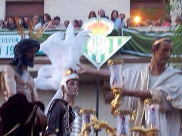 betisweb's tweet photo. Tremenda foto!!! #semanasanta2014 http://t.co/4YeQS8BeZR