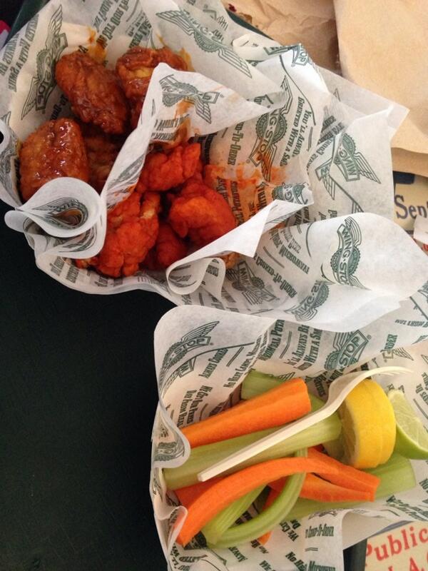 1995Nigga's tweet image. On this day, I'm thankful for 50 cent wing Tuesday's. #3Flavors #lavish #nomnomnom